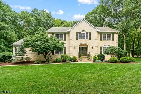 13 Stonebridge Rd, Sparta, NJ 07871