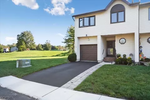 16 Olive Ct, Flemington, NJ 08822