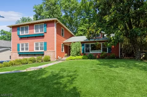 374 Hartshorn Dr, Millburn Twp, NJ 07078