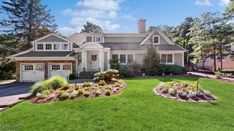 123 Hillcrest Dr, Wayne, NJ 07470