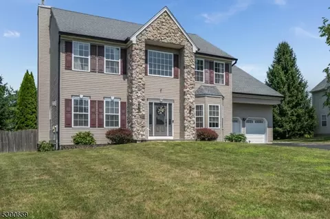 34 Robeson Rdg, Oxford, NJ 07863