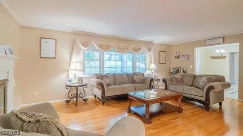 90 Exeter Dr, Berkeley Heights, NJ 07922 photo 10