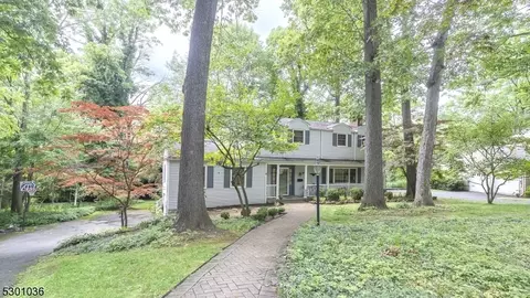 90 Exeter Dr, Berkeley Heights, NJ 07922