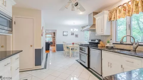 90 Exeter Dr, Berkeley Heights, NJ 07922 photo 15