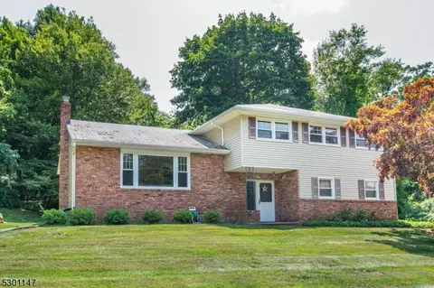 26 Dogwood Trl, Randolph, NJ 07869