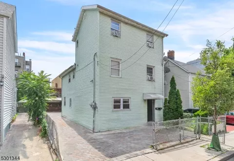 4526 Cottage Pl, Union City, NJ 07087