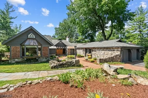 16 Island Trl, Sparta, NJ 07871