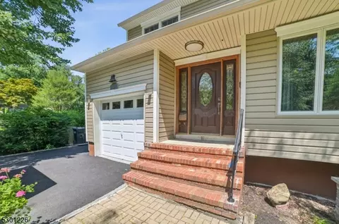 16 Brookside Ln, Berkeley Heights, NJ 07922