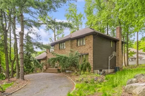 2 Concord Way, Morris Plains, NJ 07950