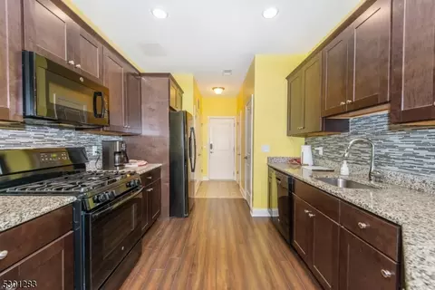 74 Elston Ct, Haskell, NJ 07420 photo 9