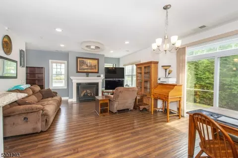74 Elston Ct, Haskell, NJ 07420 photo 4