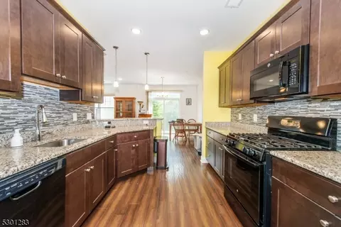 74 Elston Ct, Haskell, NJ 07420 photo 8