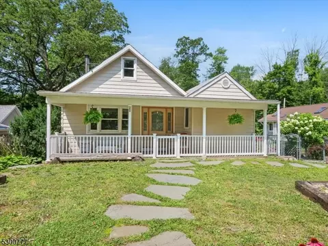 29 Longhouse Dr, West Milford Twp, NJ 07421