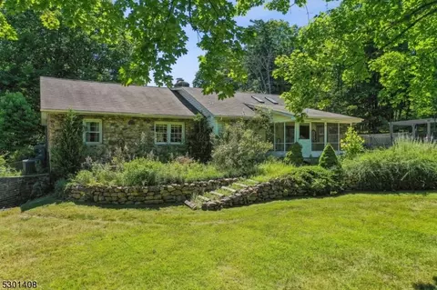 8 Split Rock Rd, Boonton Twp, NJ 07005