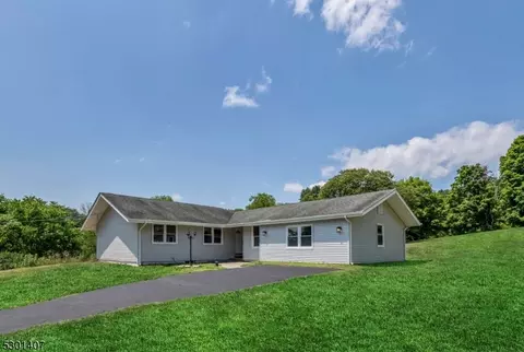 89 Lusscroft Rd, Wantage, NJ 07461