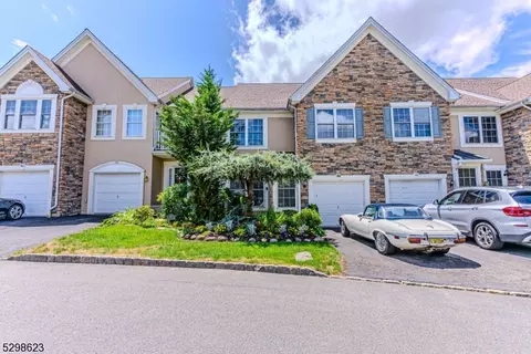 42 Birchwood Ln #42, Haledon, NJ 07508