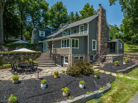 95 Hartpence Rd, Milford, NJ 08848