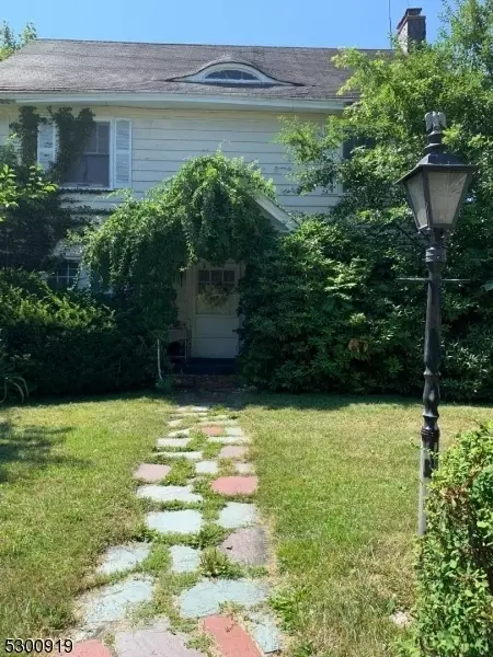 4 Warren Pl, Montclair, NJ 07042