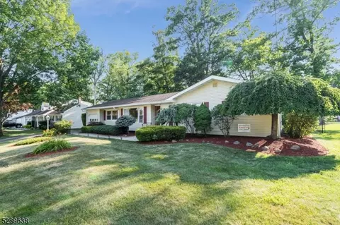 38 Maplewood Dr, Parsippany-troy Hills Twp, NJ 07054