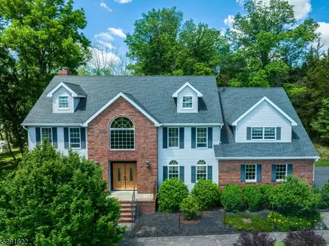 3 Covenhoven Rd, Lebanon, NJ 08833