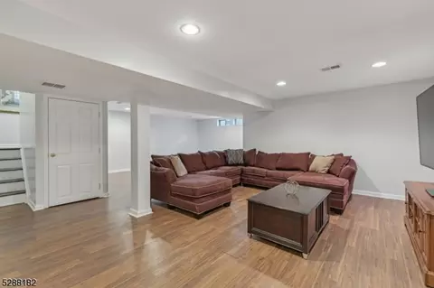 203 Levinberg Ln, Wayne, NJ 07470 photo 18