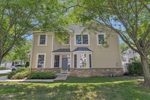 203 Levinberg Ln, Wayne, NJ 07470