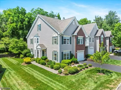 208 Springhouse Dr, Whitehouse Station, NJ 08889