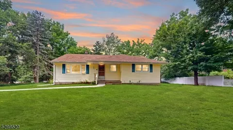582 Houses Corner Rd, Sparta, NJ 07871