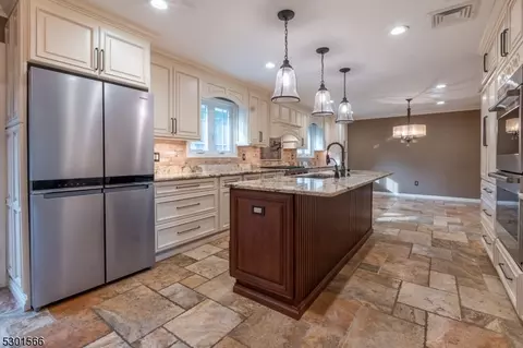 22 Benson Dr, Wayne, NJ 07470 photo 5