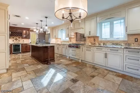 22 Benson Dr, Wayne, NJ 07470 photo 6