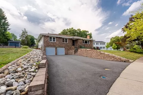 22 Benson Dr, Wayne, NJ 07470 photo 2