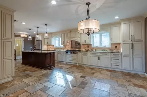 22 Benson Dr, Wayne, NJ 07470 photo 9