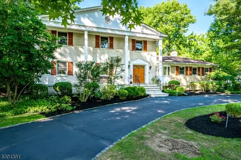 16 Allenby Ln, Scotch Plains, NJ 07076