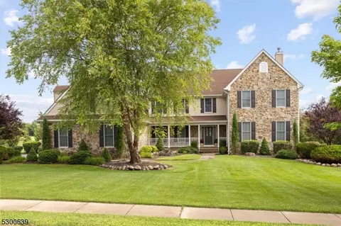 3 Riverview Ct, Raritan Twp, NJ 08551