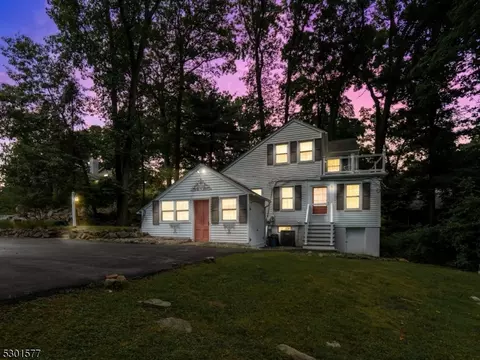 30 Woodbine Ter, Sparta, NJ 07871