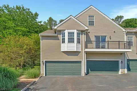 8 Artillery Park Rd, Bedminster, NJ 07921