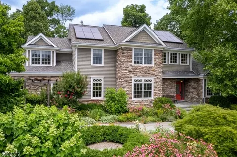 9 Beaver Creek Dr, Flemington, NJ 08822