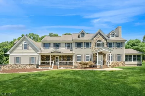 4 Julia Ct, Boonton Twp, NJ 07005