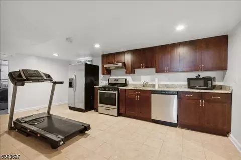 1413 Bower St, Linden, NJ 07036