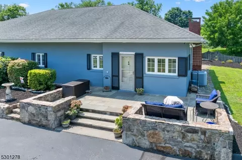 52 Charlestown Rd, Hampton, NJ 08827