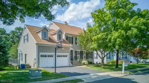 32 Strawberry Hill Rd, Somerville, NJ 08876