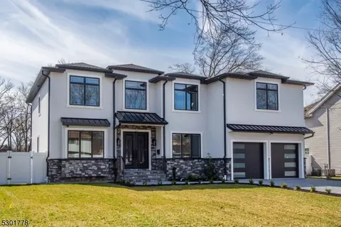 104 Birchwood Rd, Paramus, NJ 07652
