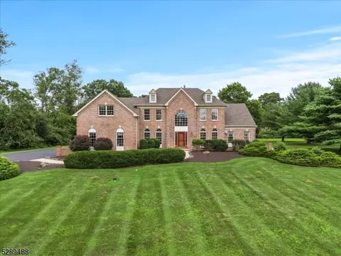 12 Woods Edge Rd, Milford, NJ 08848