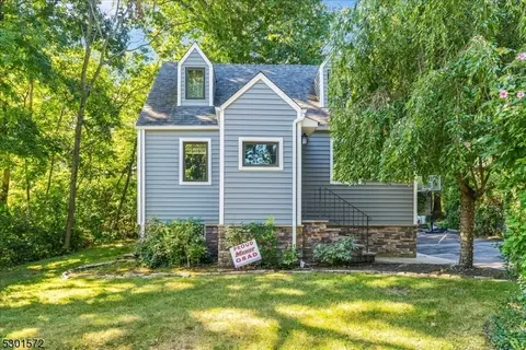 95 Algonquin Ave, Lincoln Park, NJ 07035