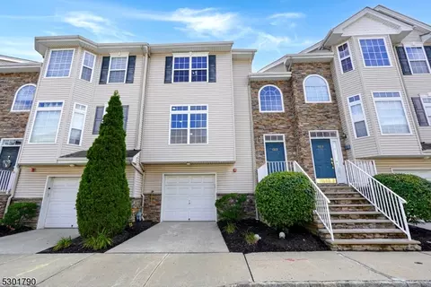1363 Genovese Ln, Rahway, NJ 07065