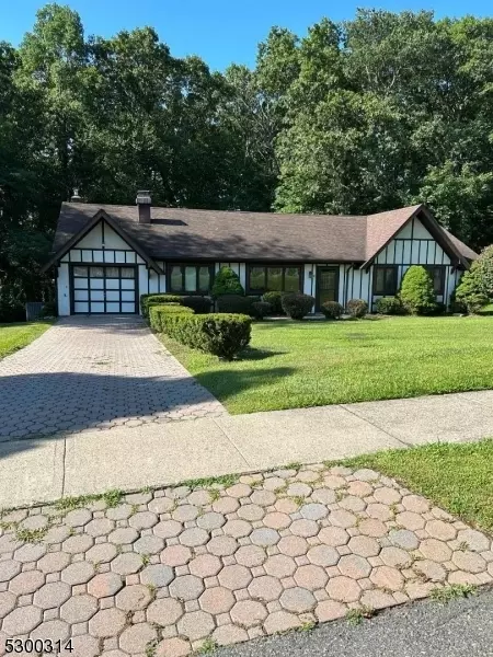 6 Belle Ct, Mount Olive, NJ 07828