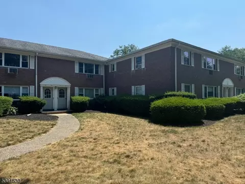 12 Manchester Ct, Wayne, NJ 07470