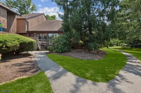 124 Bluebird Dr #1D, Hillsborough, NJ 08844