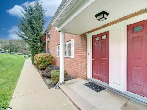 2467 Route 10 Apt 23 2a #2A, Morris Plains, NJ 07950