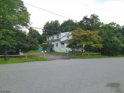 8 Elm St, West Milford Twp, NJ 07421